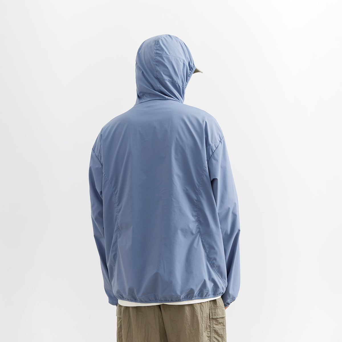 Chichaqu Lightweight Wind-Resistant Jacket (with an Angled Zipper)