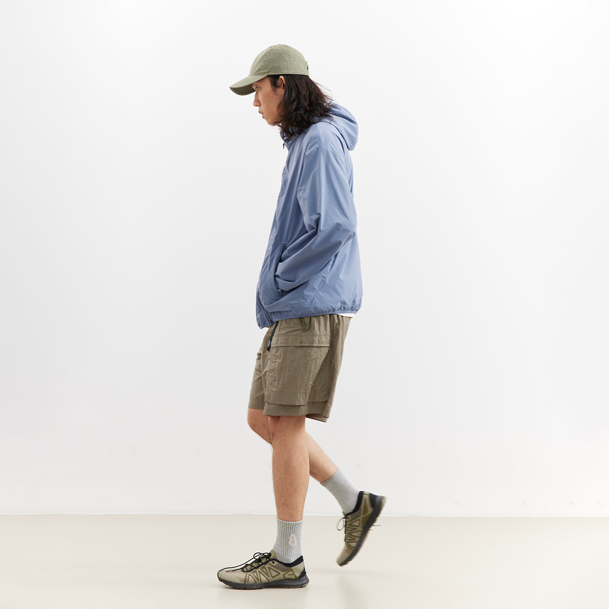 Chichaqu Lightweight Wind-Resistant Jacket (with an Angled Zipper)