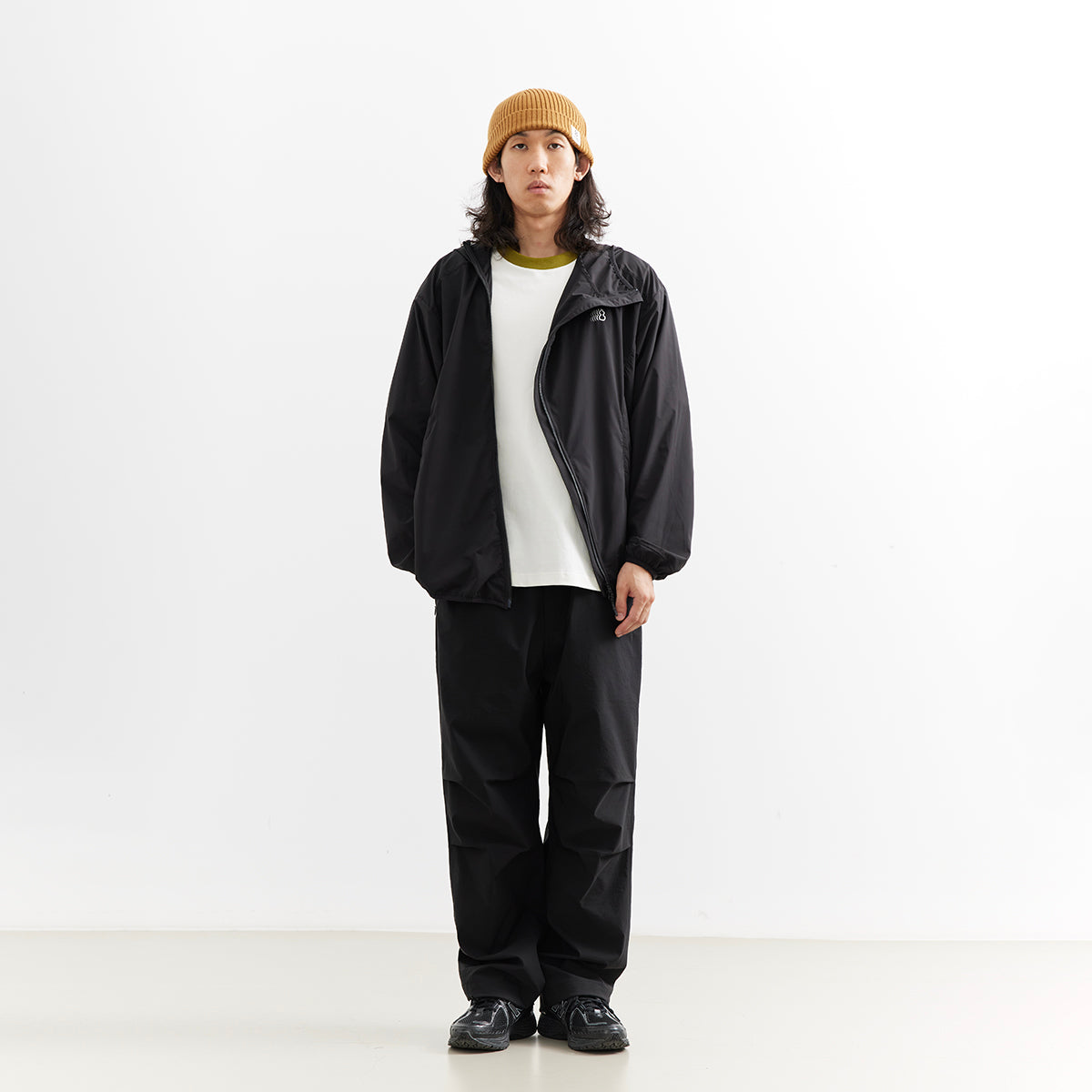 Chichaqu Lightweight Wind-Resistant Jacket (with an Angled Zipper)