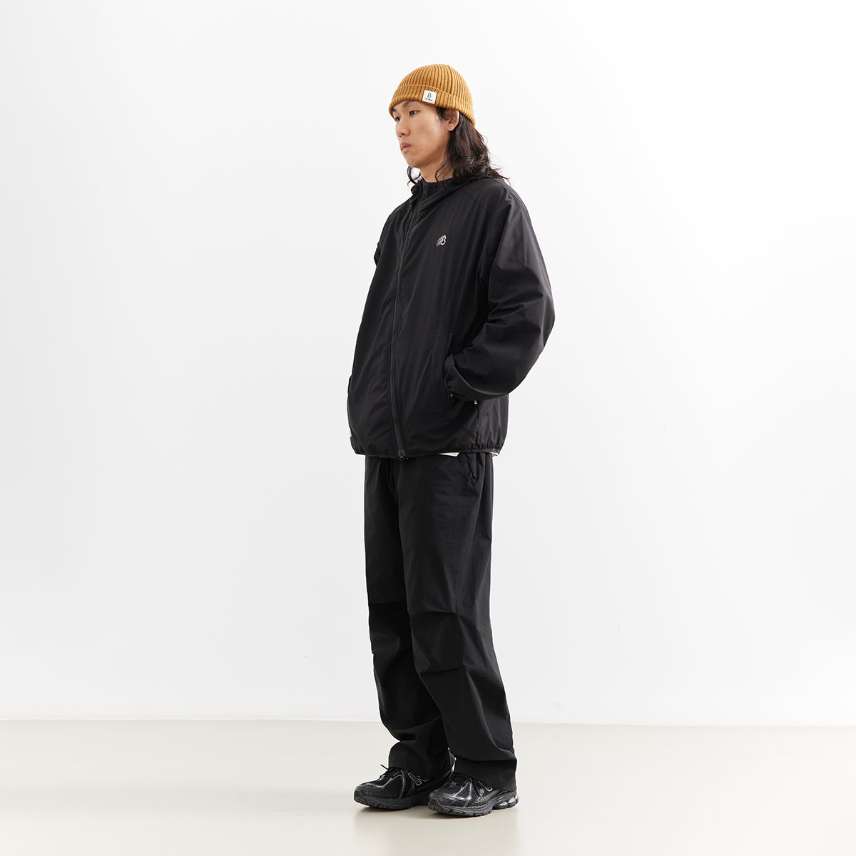Chichaqu Lightweight Wind-Resistant Jacket (with an Angled Zipper)