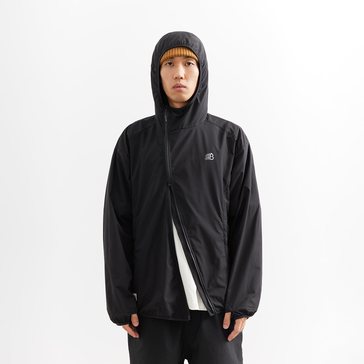 Chichaqu Lightweight Wind-Resistant Jacket (with an Angled Zipper)