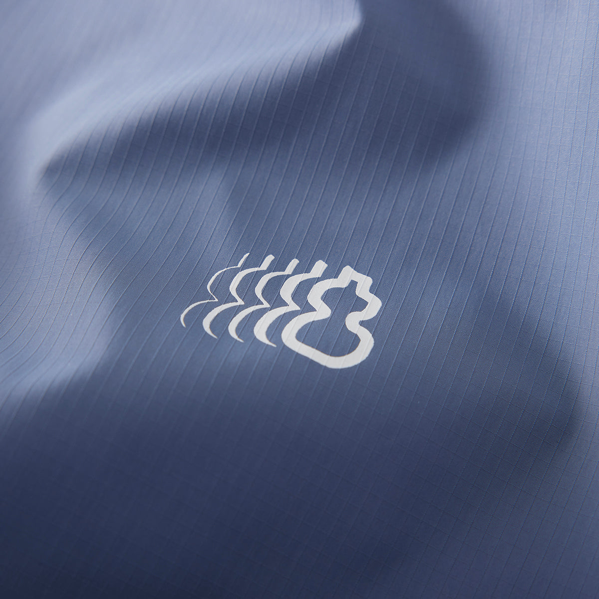 Chichaqu Lightweight Wind-Resistant Jacket (with an Angled Zipper)