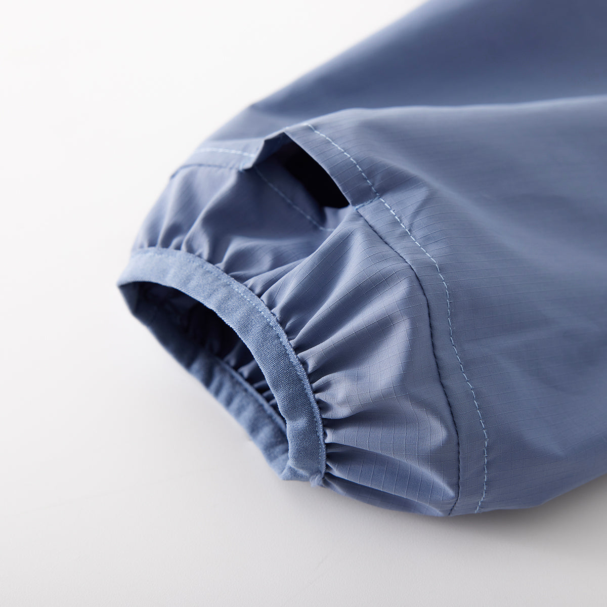 Chichaqu Lightweight Wind-Resistant Jacket (with an Angled Zipper)