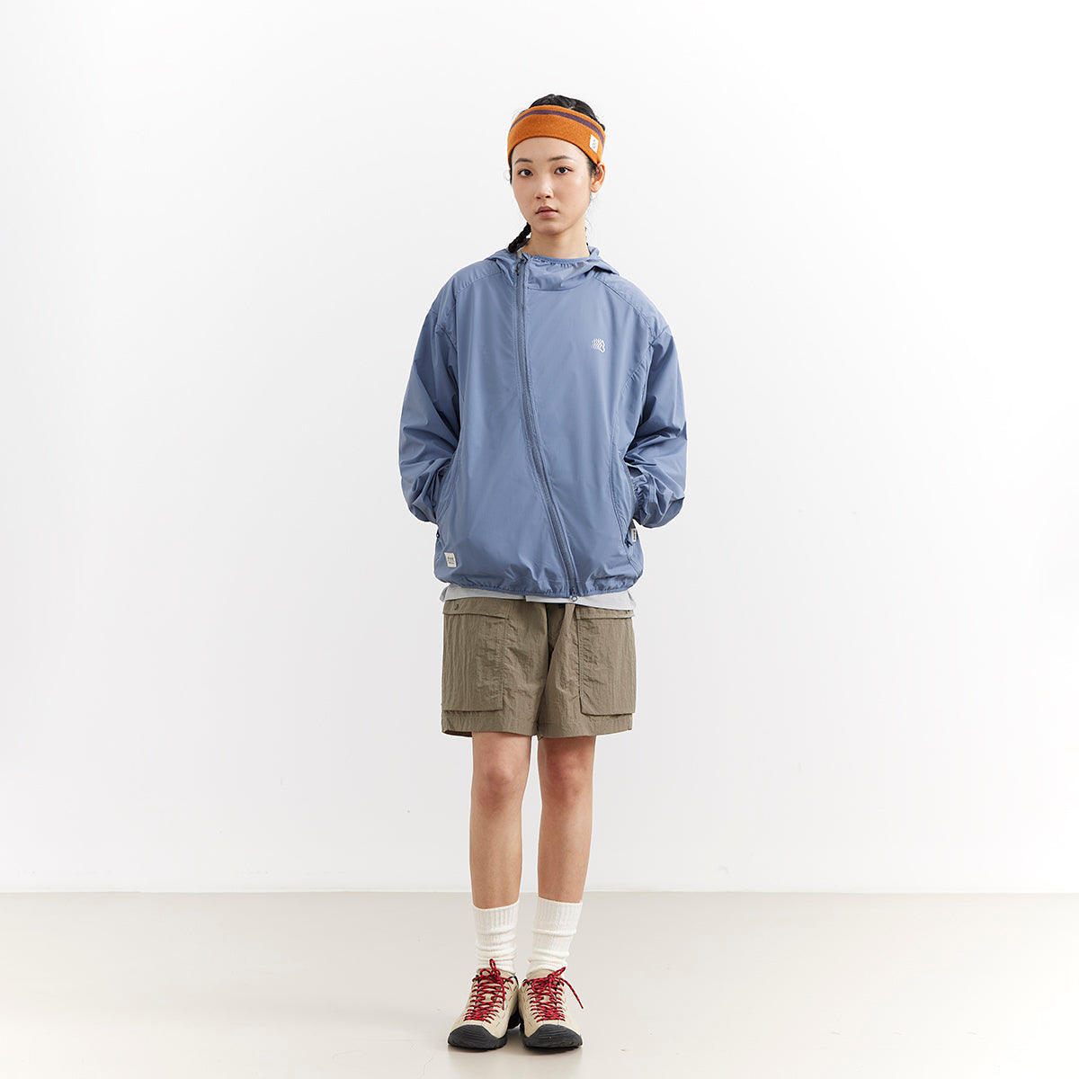 Chichaqu Lightweight Wind-Resistant Jacket (with an Angled Zipper)