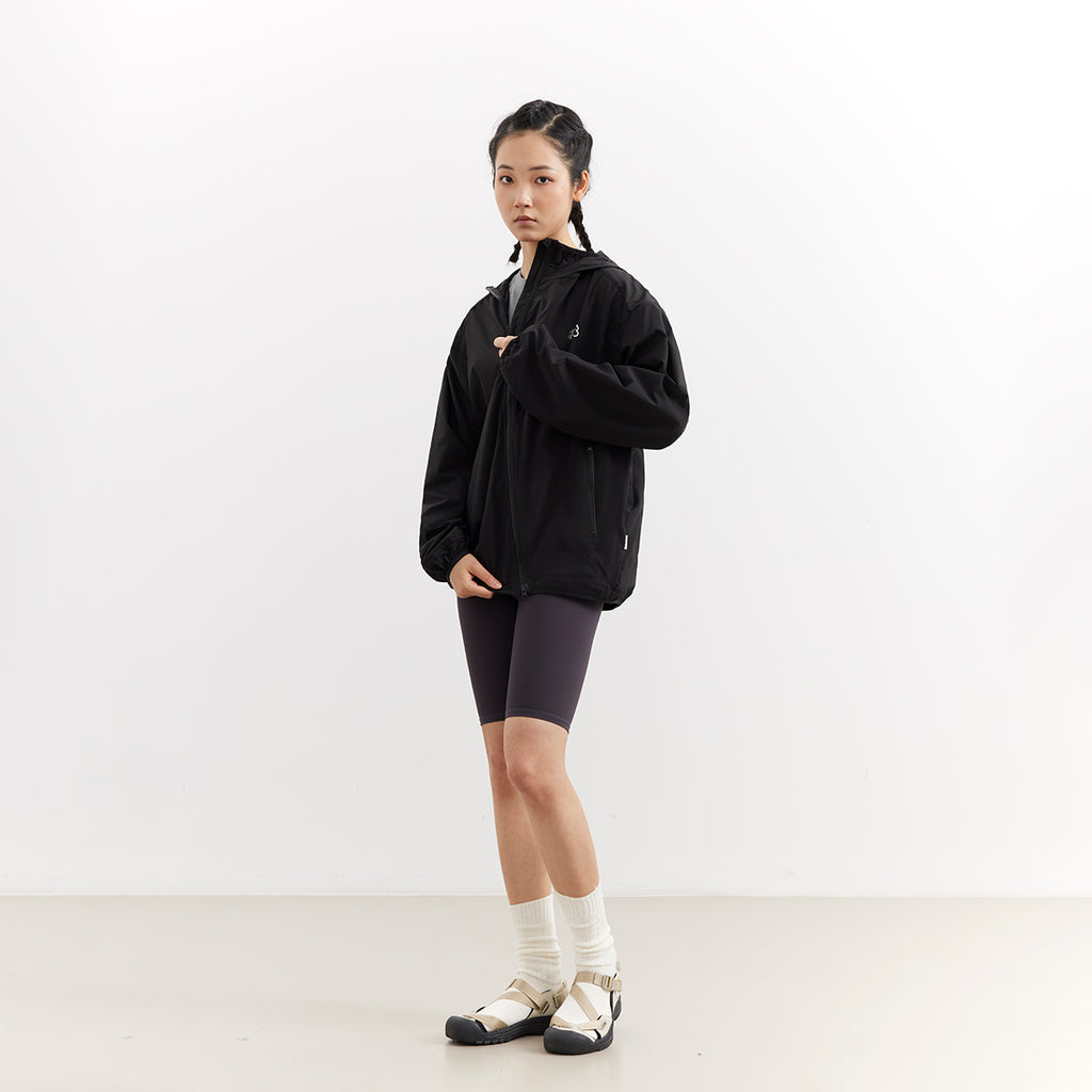 Chichaqu Lightweight Wind-Resistant Jacket (with an Angled Zipper)