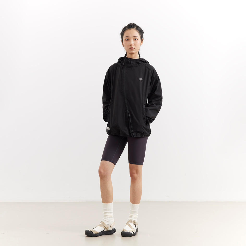 Chichaqu Lightweight Wind-Resistant Jacket (with an Angled Zipper)