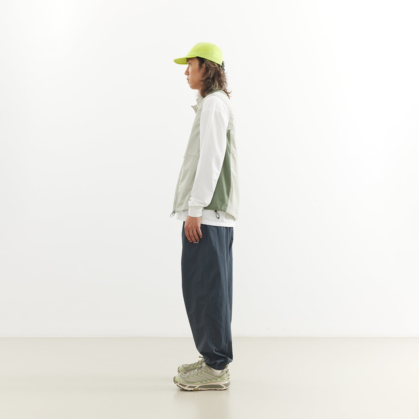 Chichaqu Lightweight stand-collar paneled vest