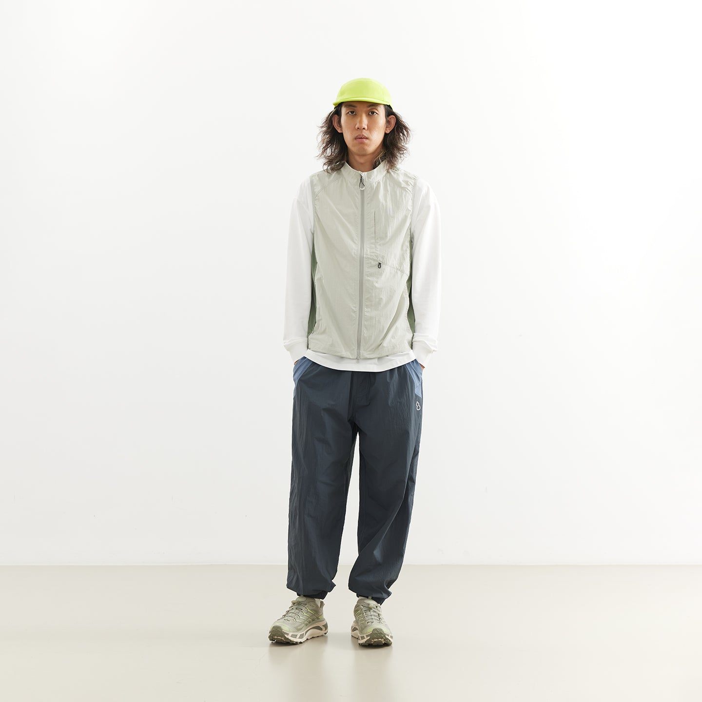 Chichaqu Lightweight stand-collar paneled vest
