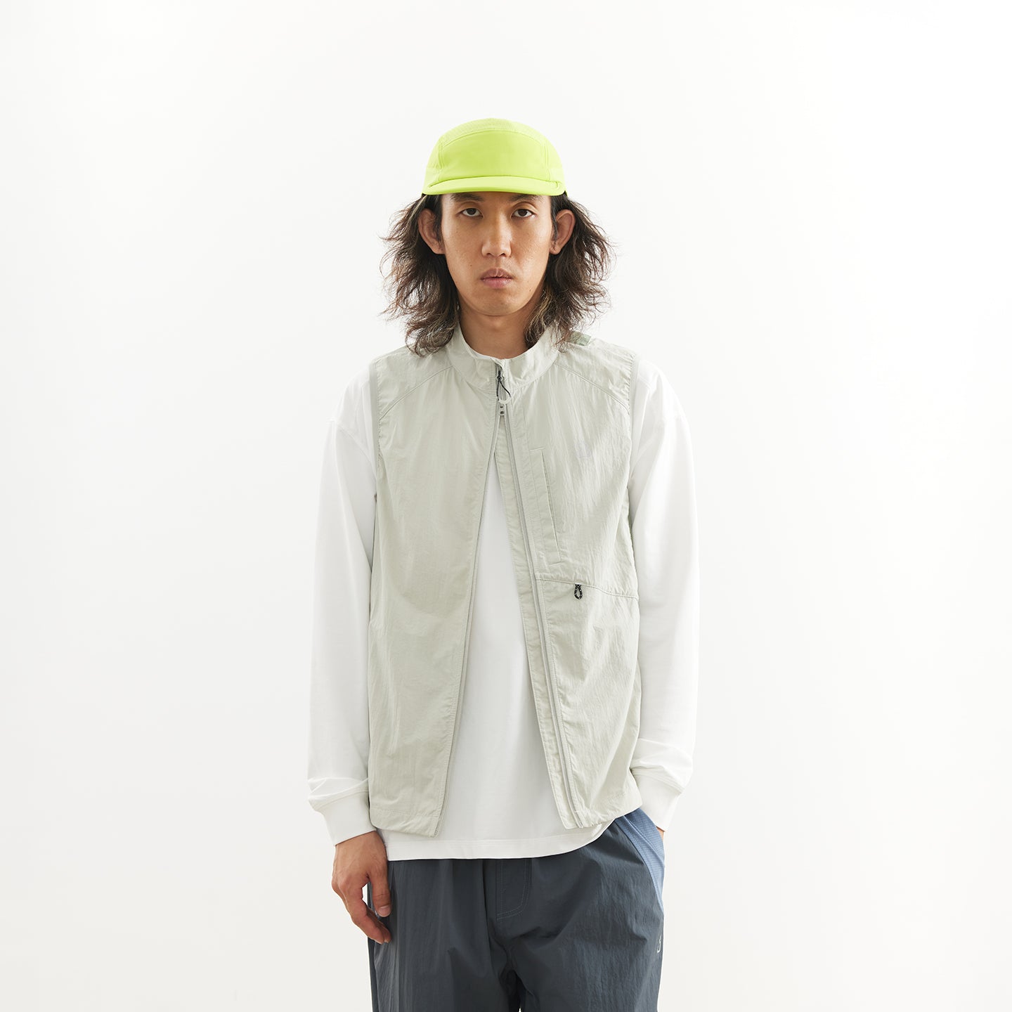 Chichaqu Lightweight stand-collar paneled vest