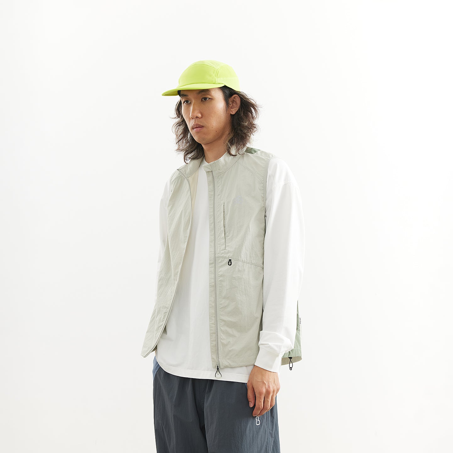 Chichaqu Lightweight stand-collar paneled vest