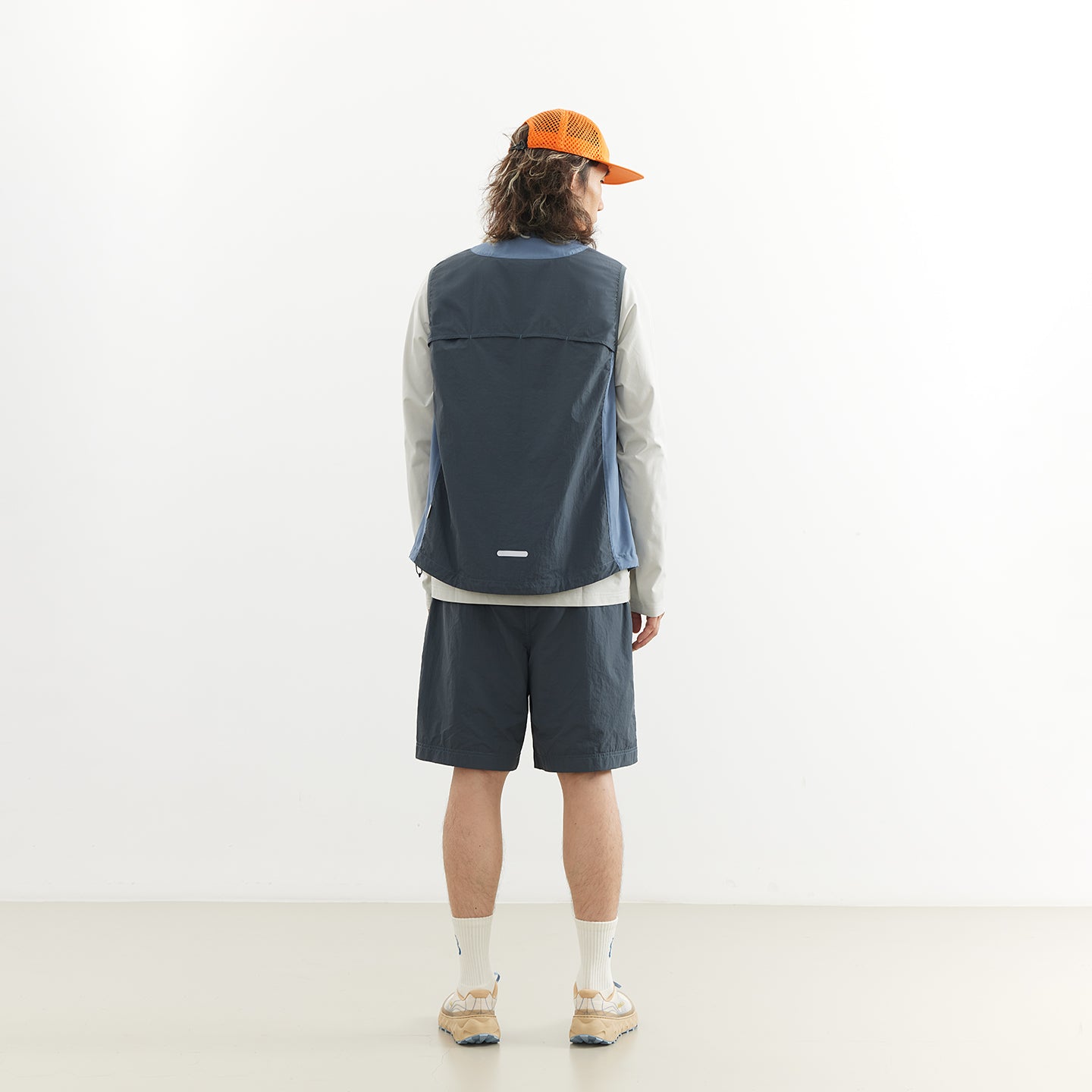 Chichaqu Lightweight stand-collar paneled vest