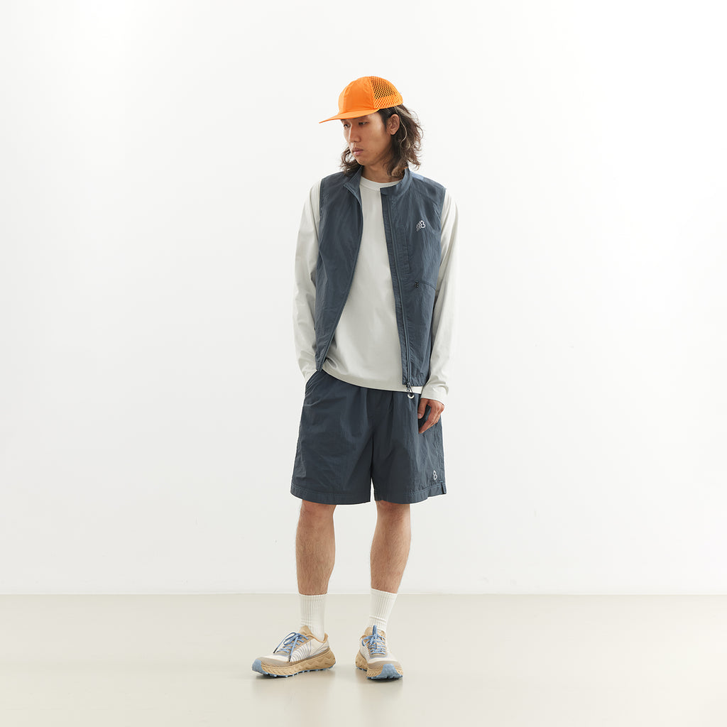 Chichaqu Lightweight stand-collar paneled vest