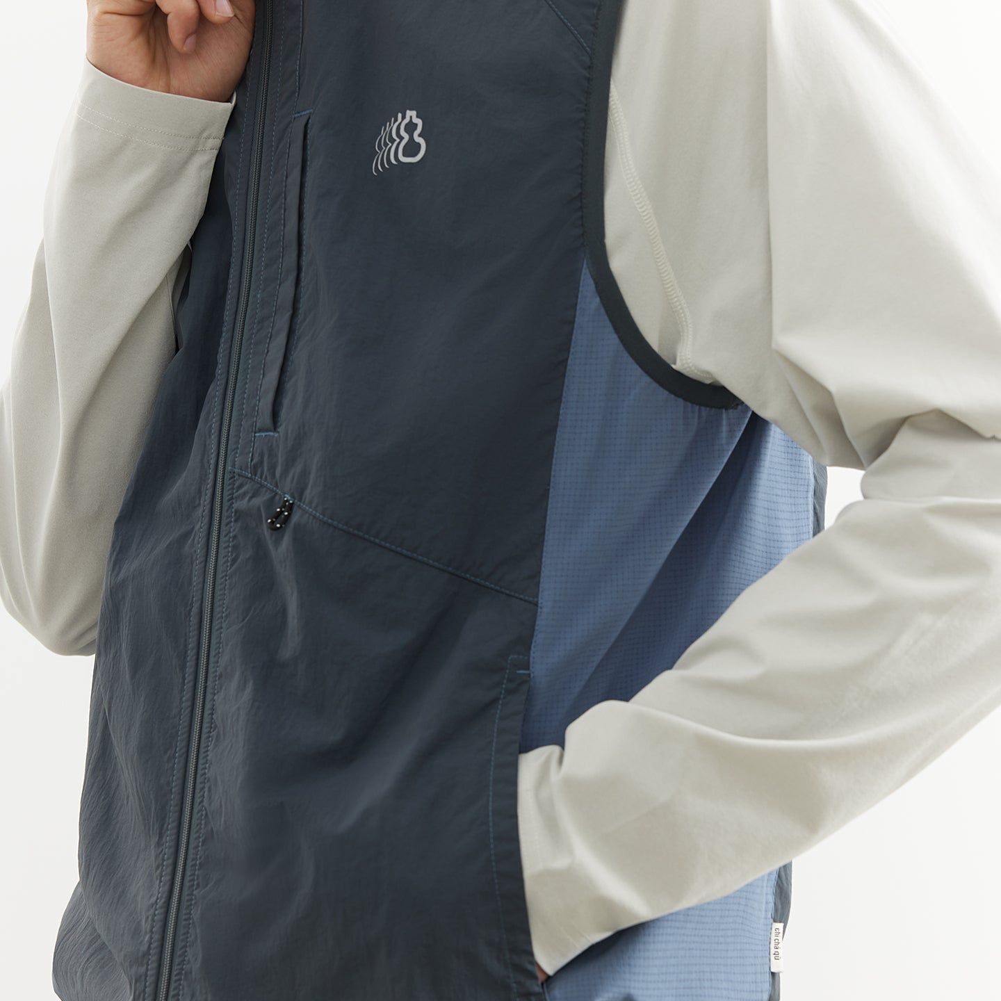 Chichaqu Lightweight stand-collar paneled vest