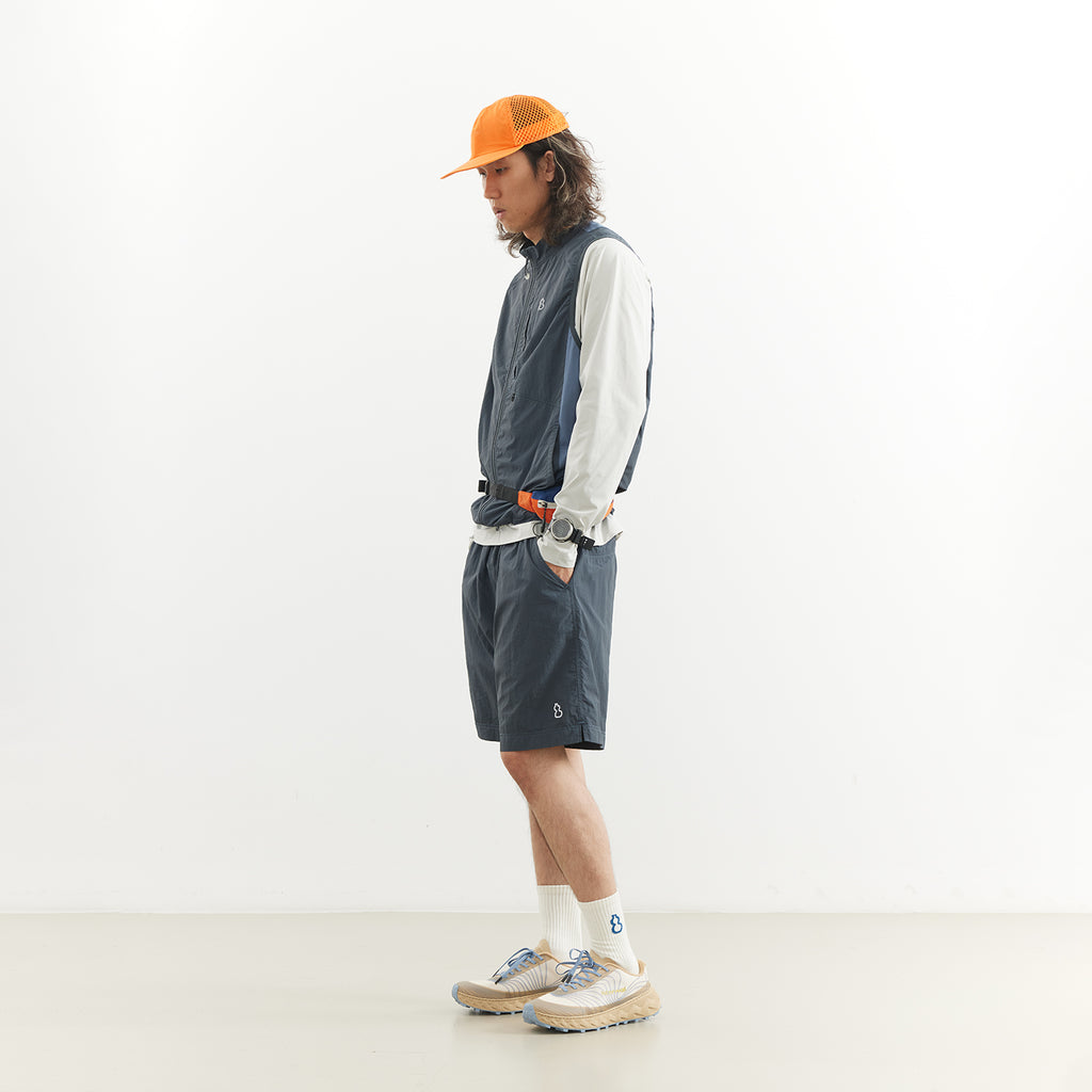 Chichaqu Lightweight stand-collar paneled vest