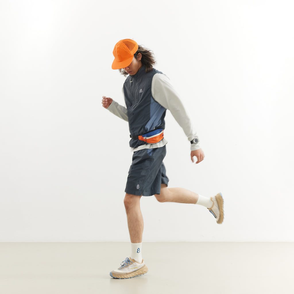 Chichaqu Lightweight stand-collar paneled vest