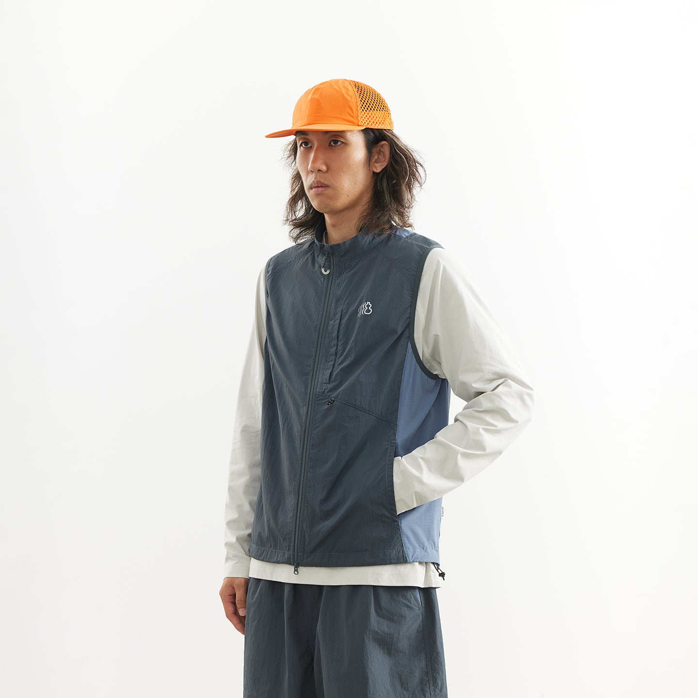 Chichaqu Lightweight stand-collar paneled vest