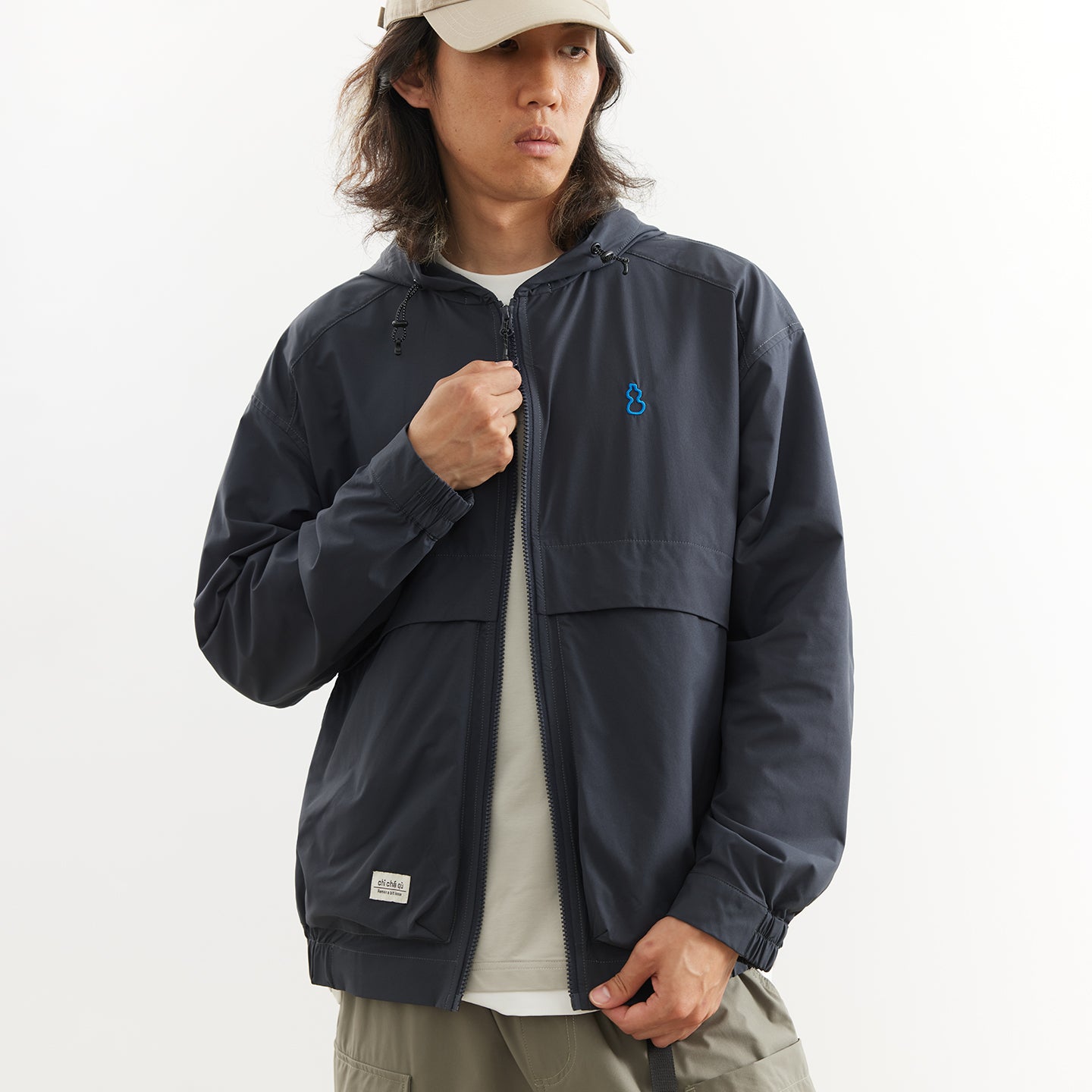 Lightweight hooded jacket