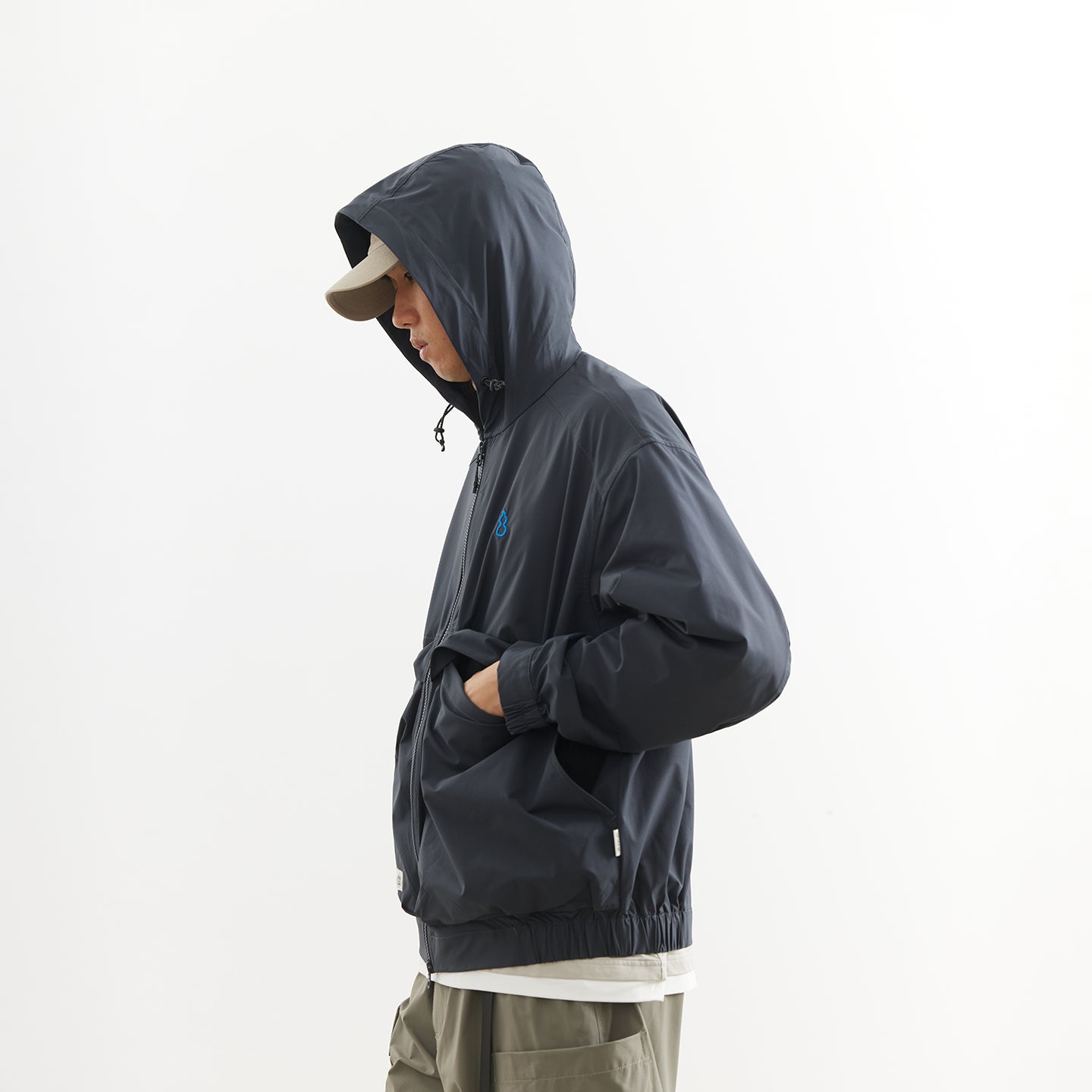 Lightweight hooded jacket