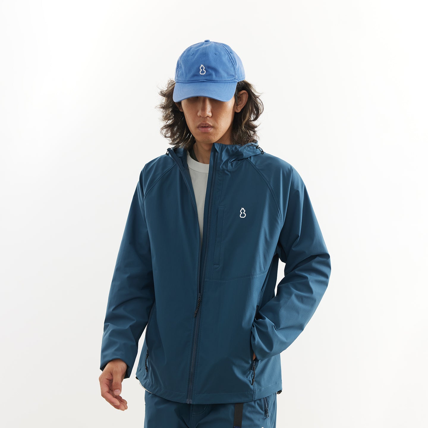 Chichaqu Lightweight hooded softshell jacket