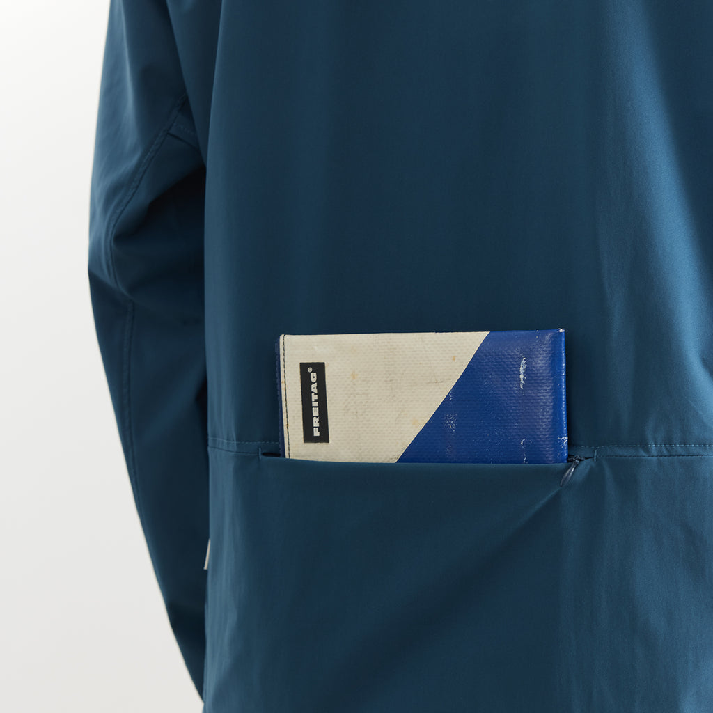 Chichaqu Lightweight hooded softshell jacket