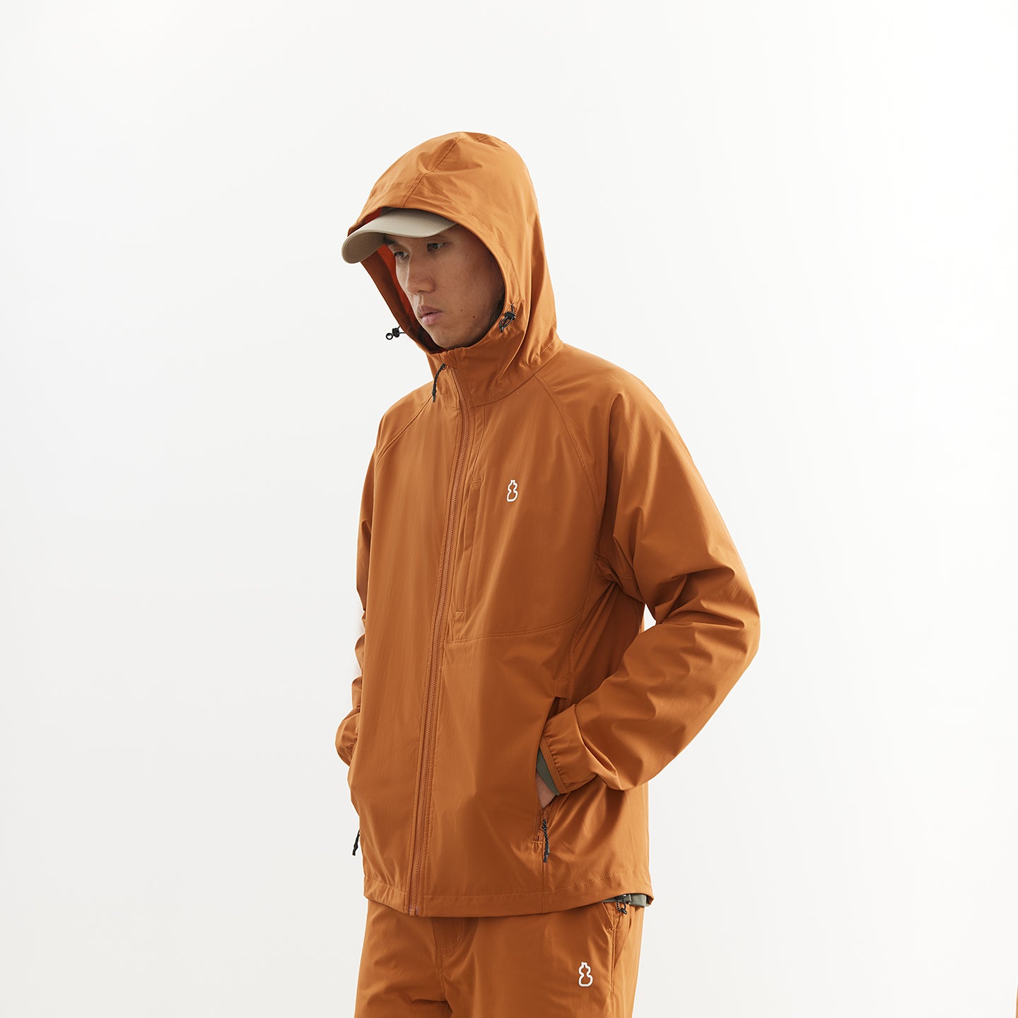 Chichaqu Lightweight hooded softshell jacket