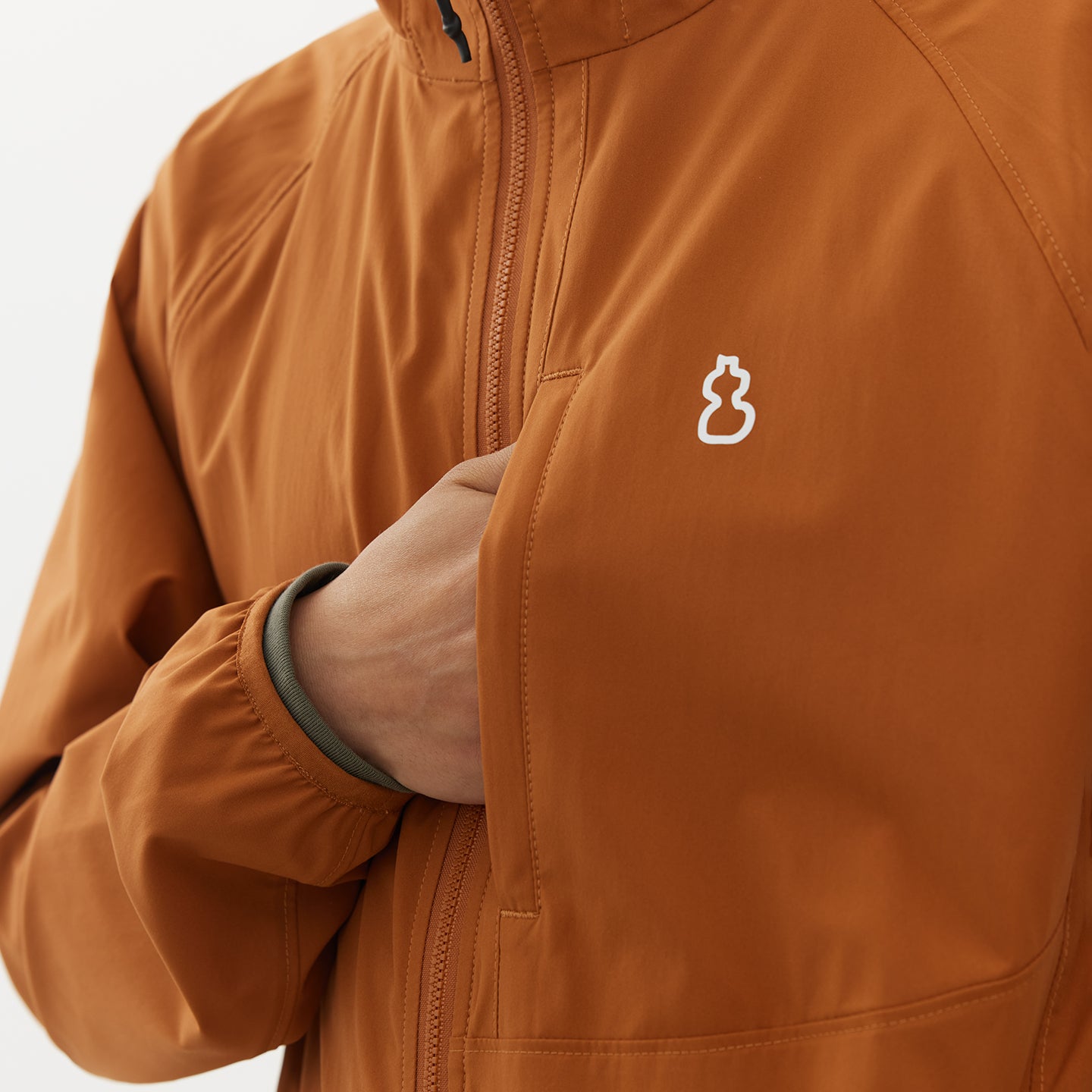 Chichaqu Lightweight hooded softshell jacket