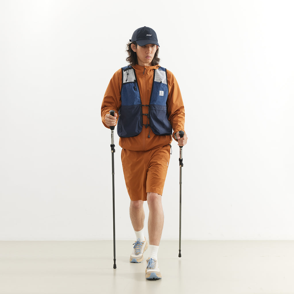 Chichaqu Lightweight hooded softshell jacket