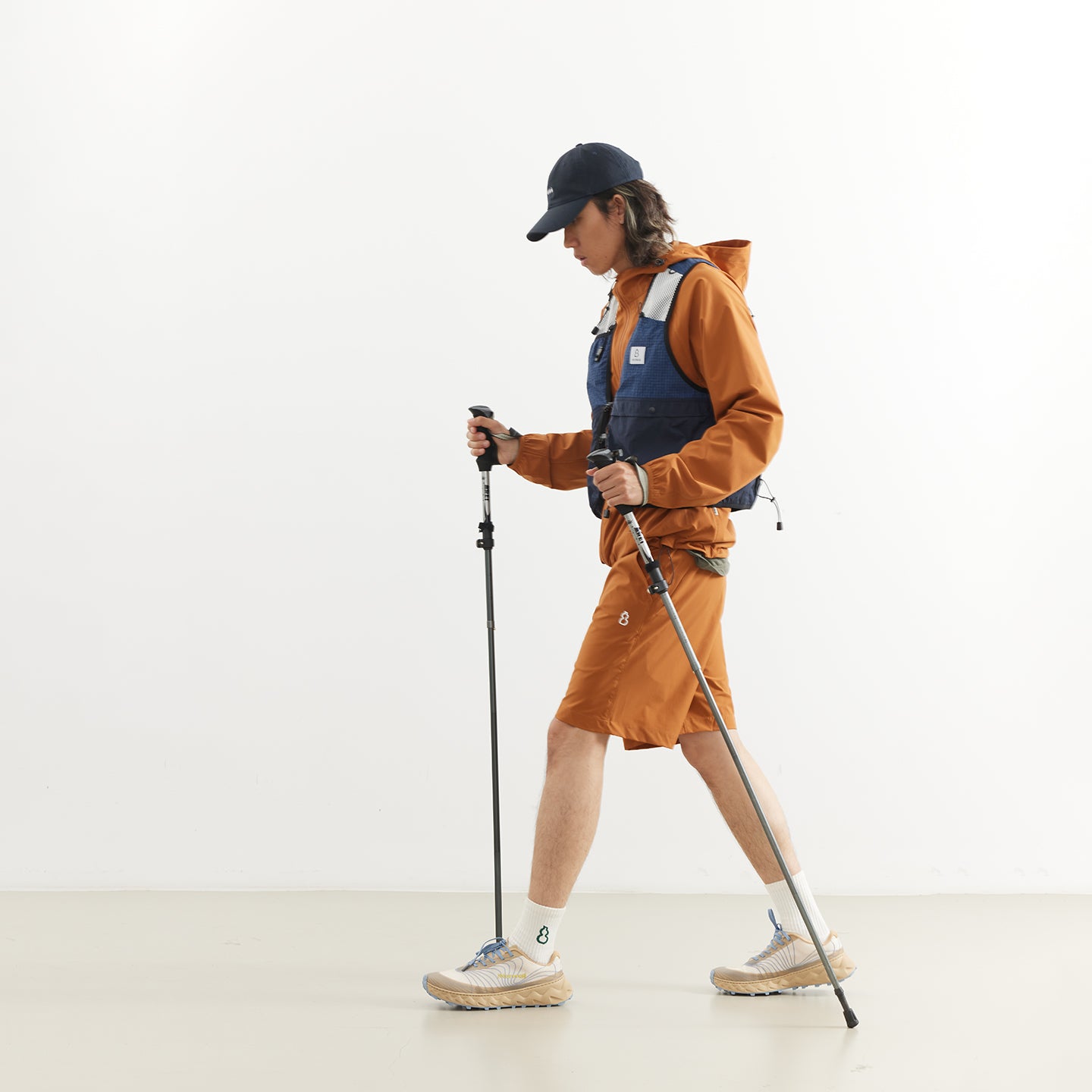 Chichaqu Lightweight hooded softshell jacket