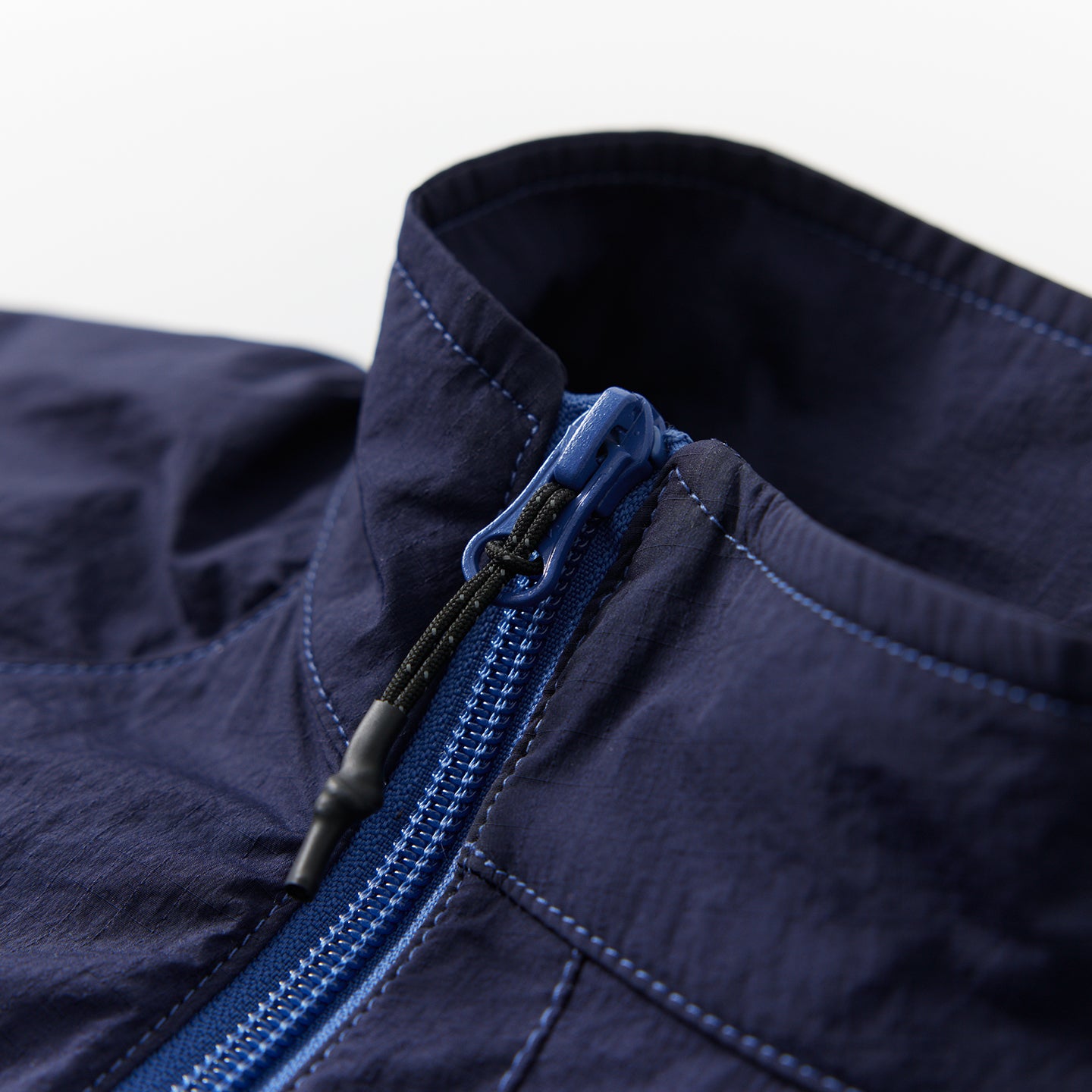 Chichaqu Diagonal-zip sun windbreaker